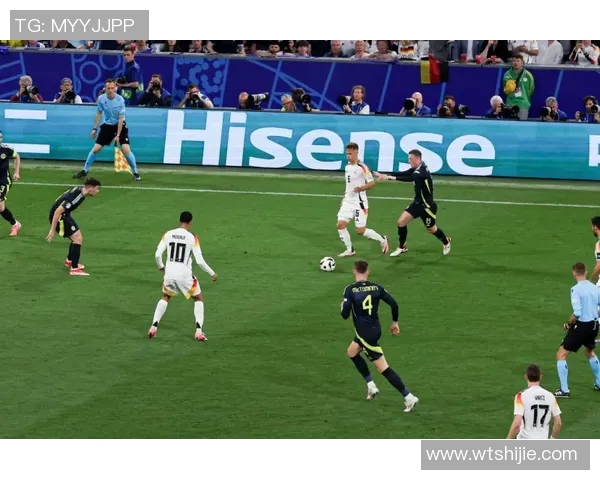 球星卡肥包编年史足球发展历程与收藏热潮的深度解析 球星卡肥包编年史足球发展历程与收藏热潮的深度解析